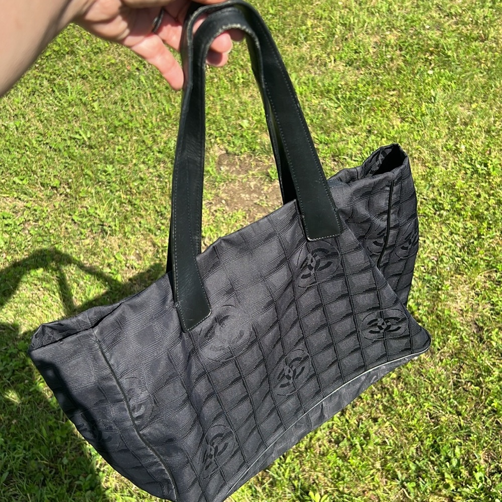 Chanel travel line tote MM Bag - Picture 8 of 14